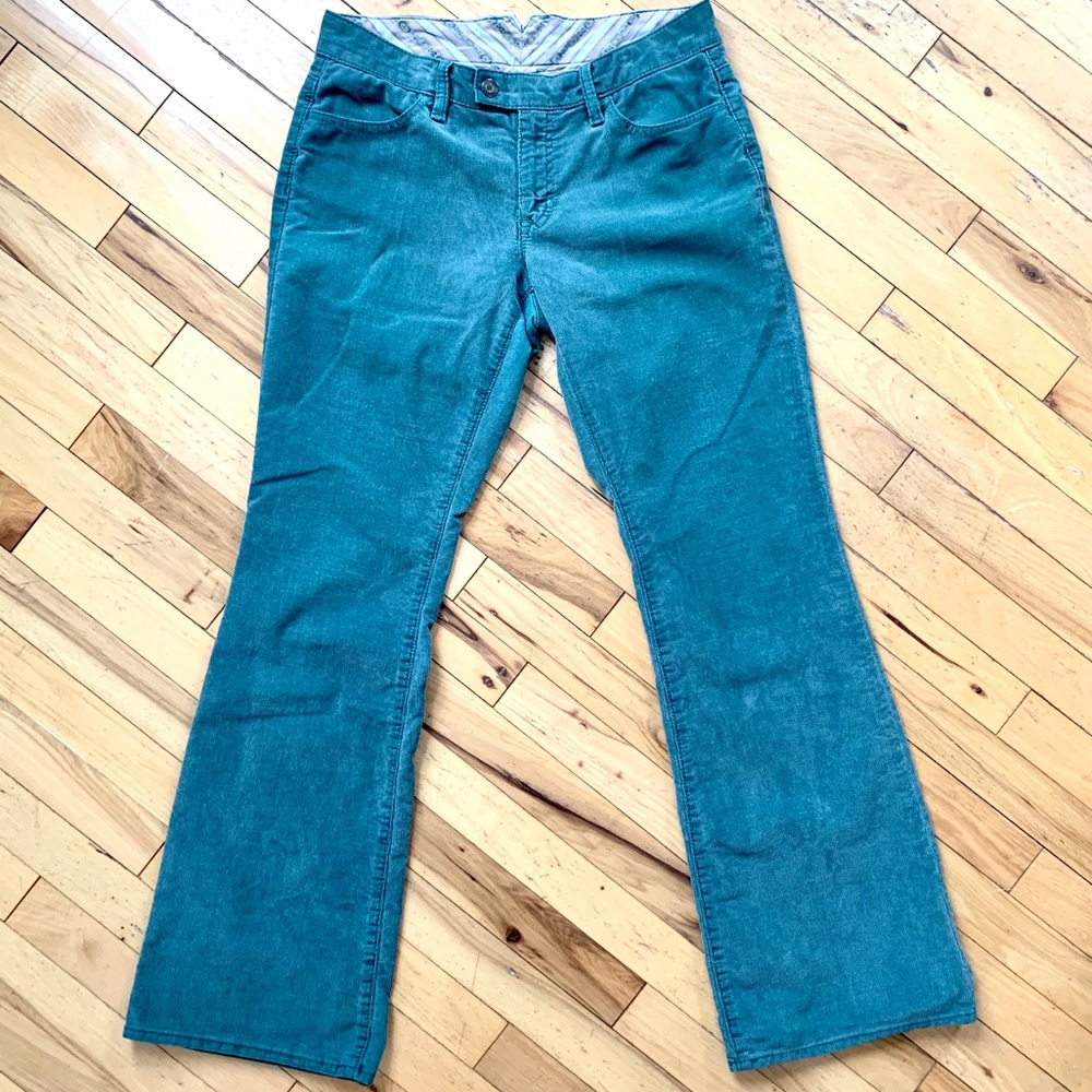 Women’s GAP Mossy Green Corduroy w/stretch- 6R